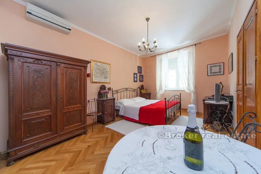 kamena kuća, u centru grada, na prodaju - slika 12