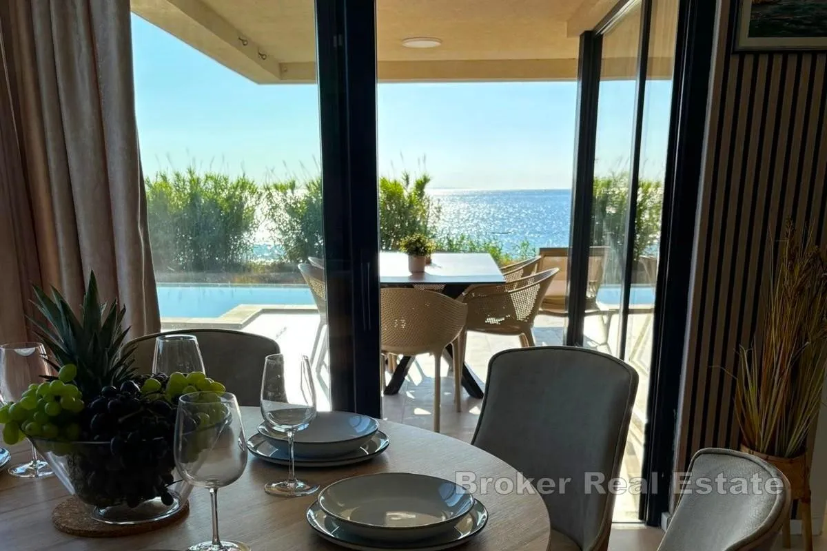 apartman prvi red do mora s bazenom - slika 7