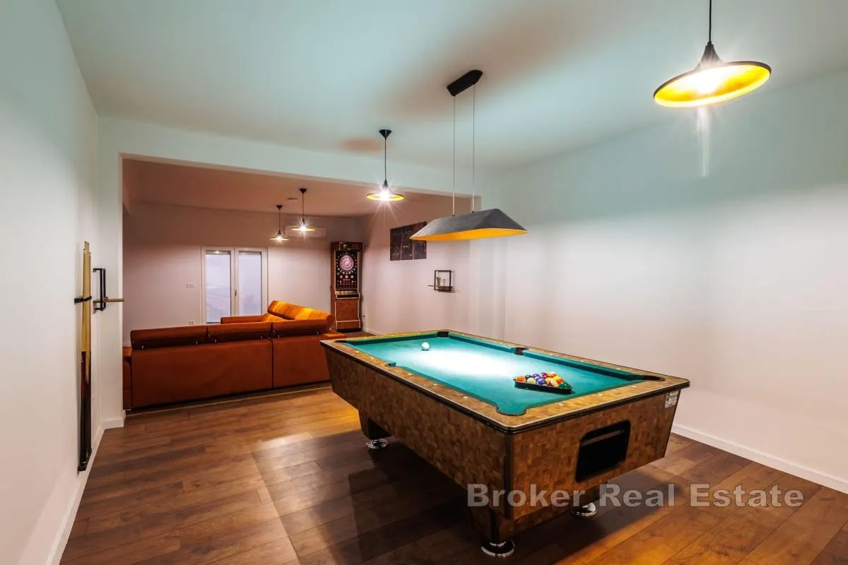 villa u trećem redu do mora - slika 20