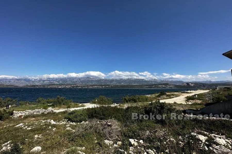 vila s bazenom i pogledom na more - slika 16