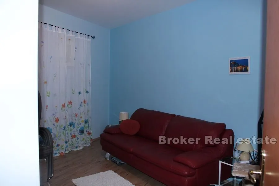 novouređeni apartman s pogledom na more - slika 9