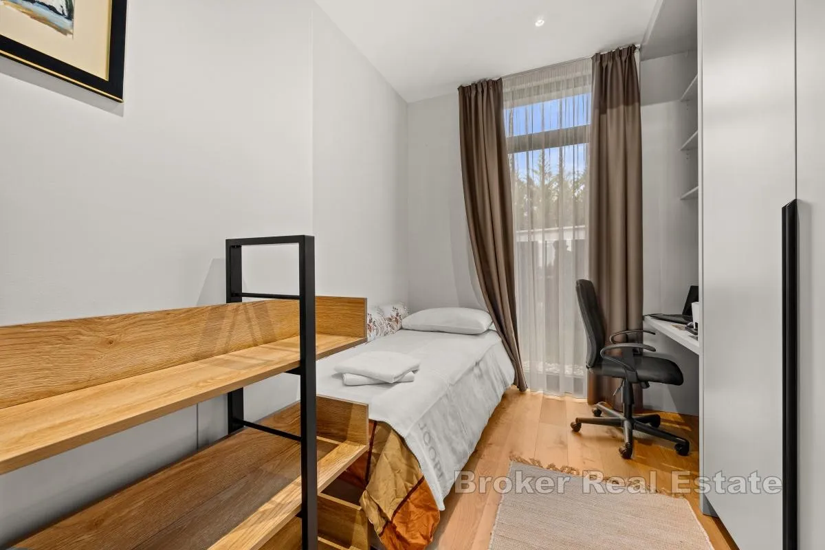 ekskluzivna moderna vila s pogledom na more i privatnom wellness oazom - slika 11