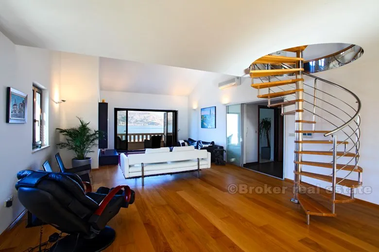 villa smješten u lijepoj uvali, na prodaju - slika 11