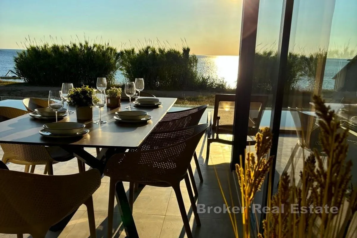 apartman prvi red do mora s bazenom - slika 4