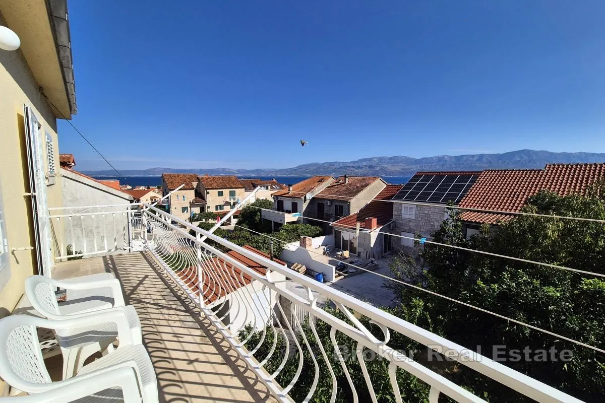 samostojeća apartmanska kuća s pogledom na more - slika 1
