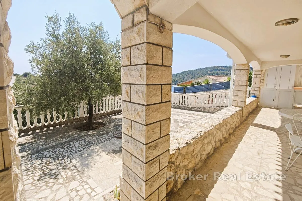 vila s bazenom i maslinikom, 70 m od mora - slika 5