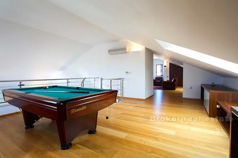 villa smješten u lijepoj uvali, na prodaju - slika 17