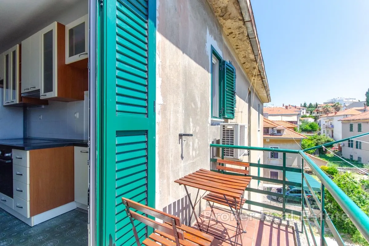 dvosoban apartman s parkingom u samom centru - slika 11