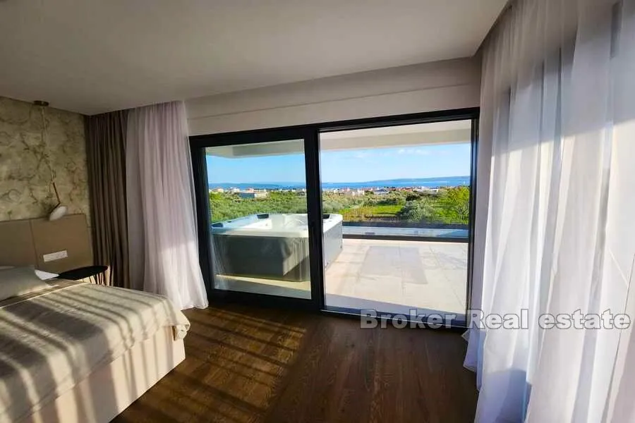 novoizgrađena vila s bazenom i pogledom na more - slika 9