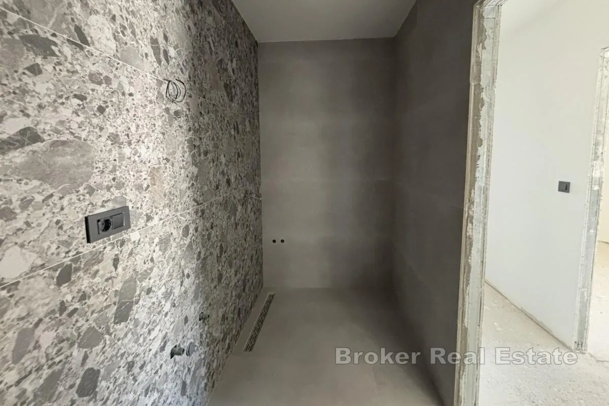 luksuzan penthouse s otvorenim pogledom na more - slika 8