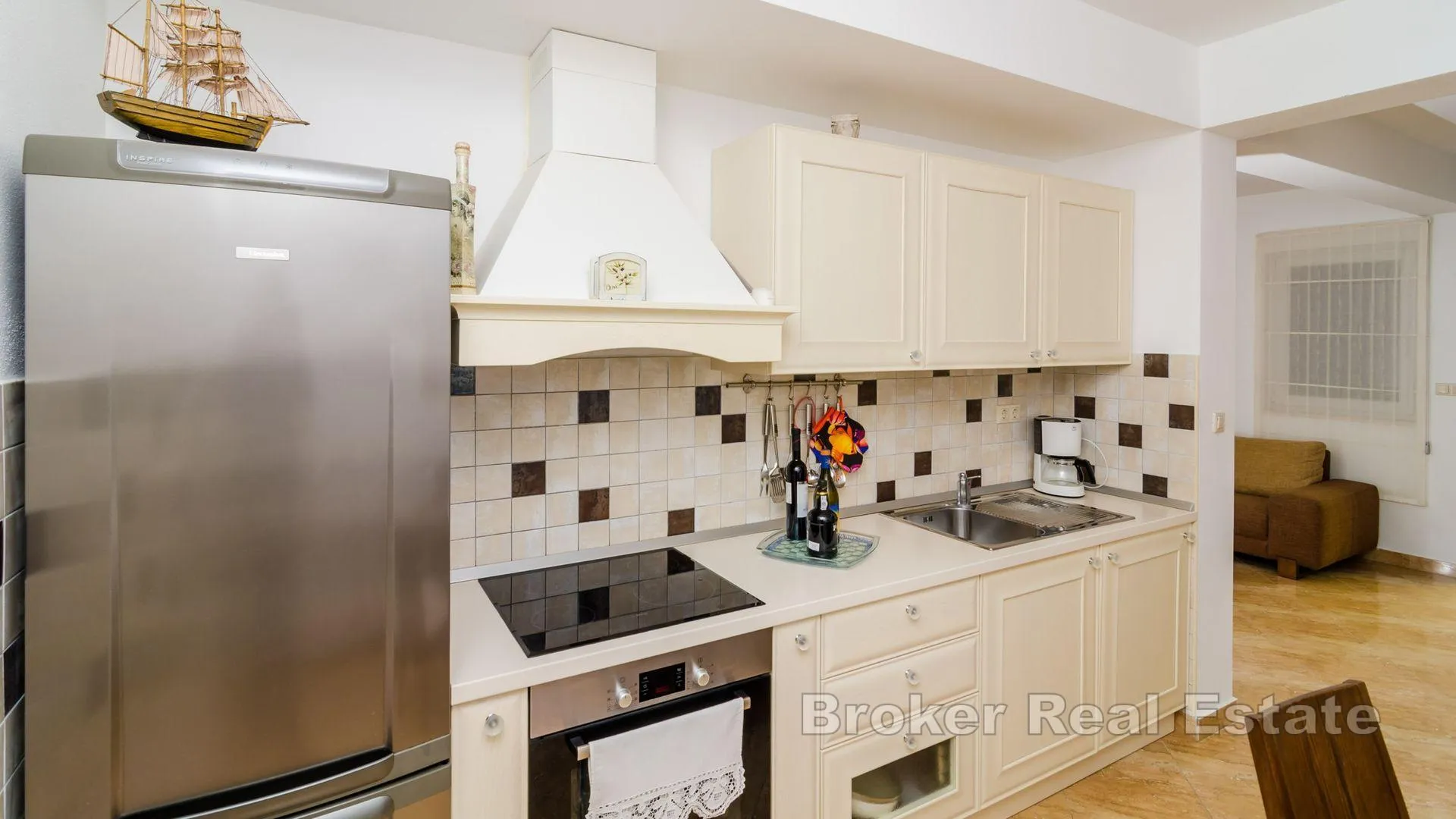 apartmanska kuća u prvom redu do mora - slika 18