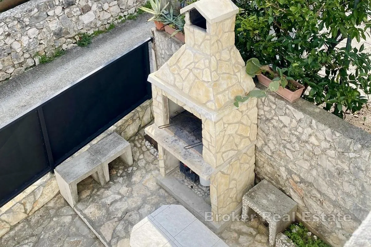 samostojeća kuća blizu mora s dva stana i odličnom investicijskom prilikom - slika 18