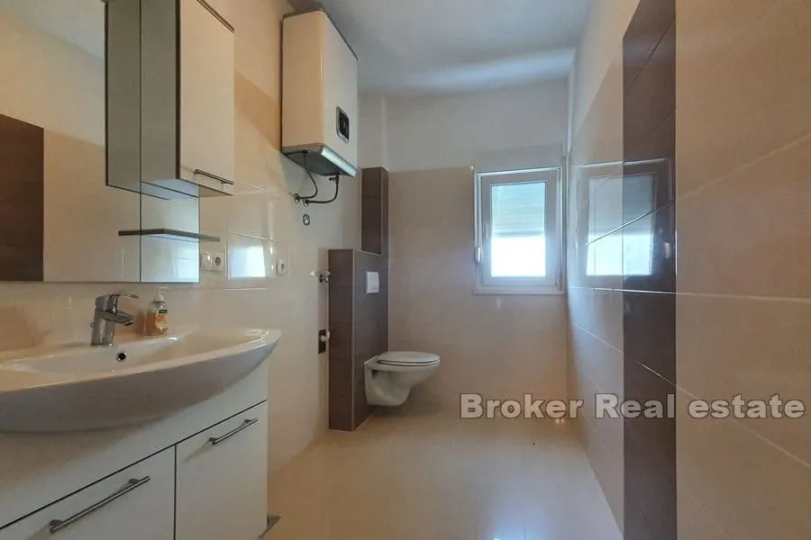 kuća s tri apartmana uz plažu i more - slika 7