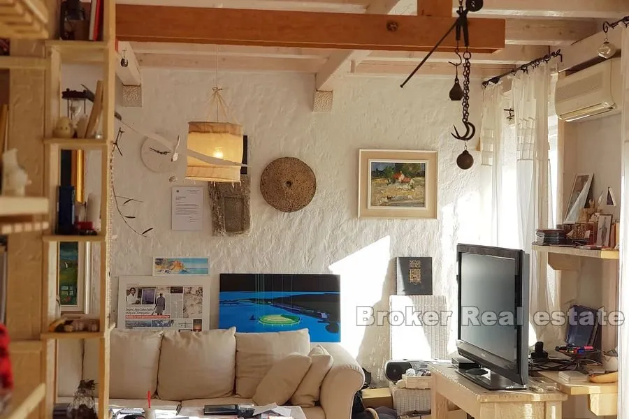 lučac, lijepo uređeni i dizajnerski namješten stan - slika 7