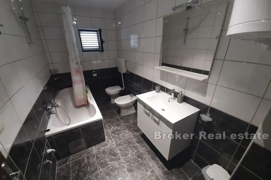 apartman u prvom redu do mora - slika 6