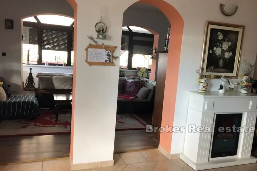 apartmanska kuća, prvi red do mora - slika 7