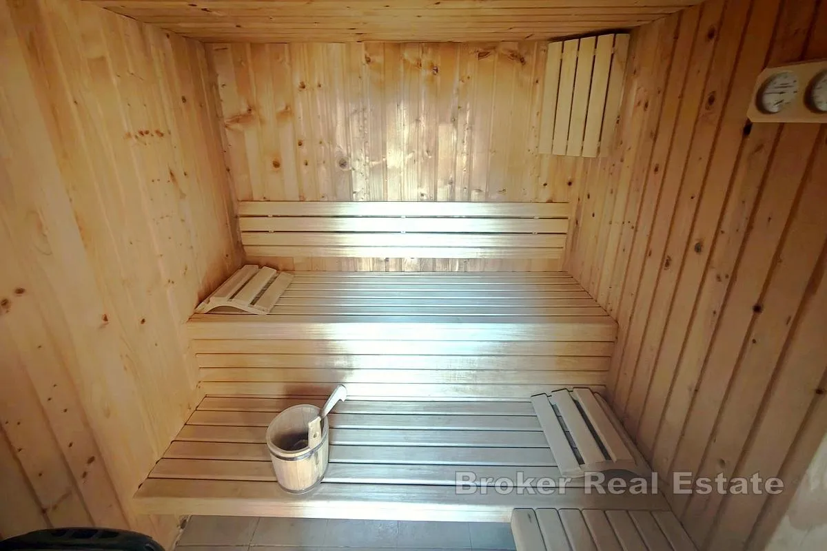 atraktivna apartmanska kuća s pogledom na more - slika 13