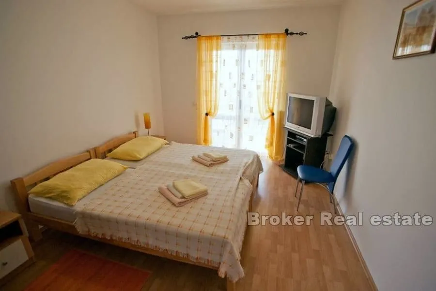 apartmanska kuća s bazenom - slika 7