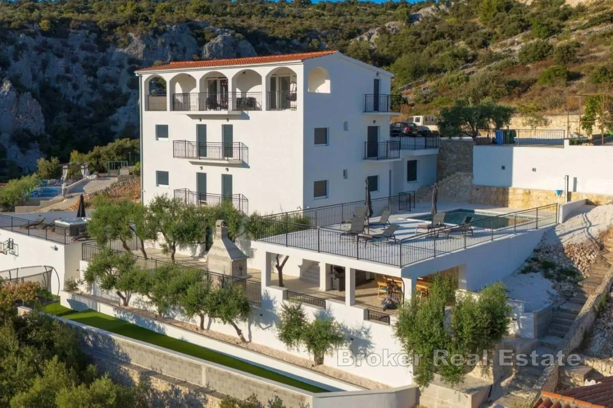 villa u trećem redu do mora - slika 3
