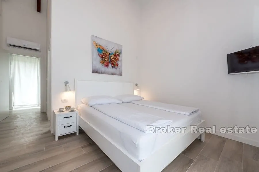 luksuzna vila s bazenom - slika 11