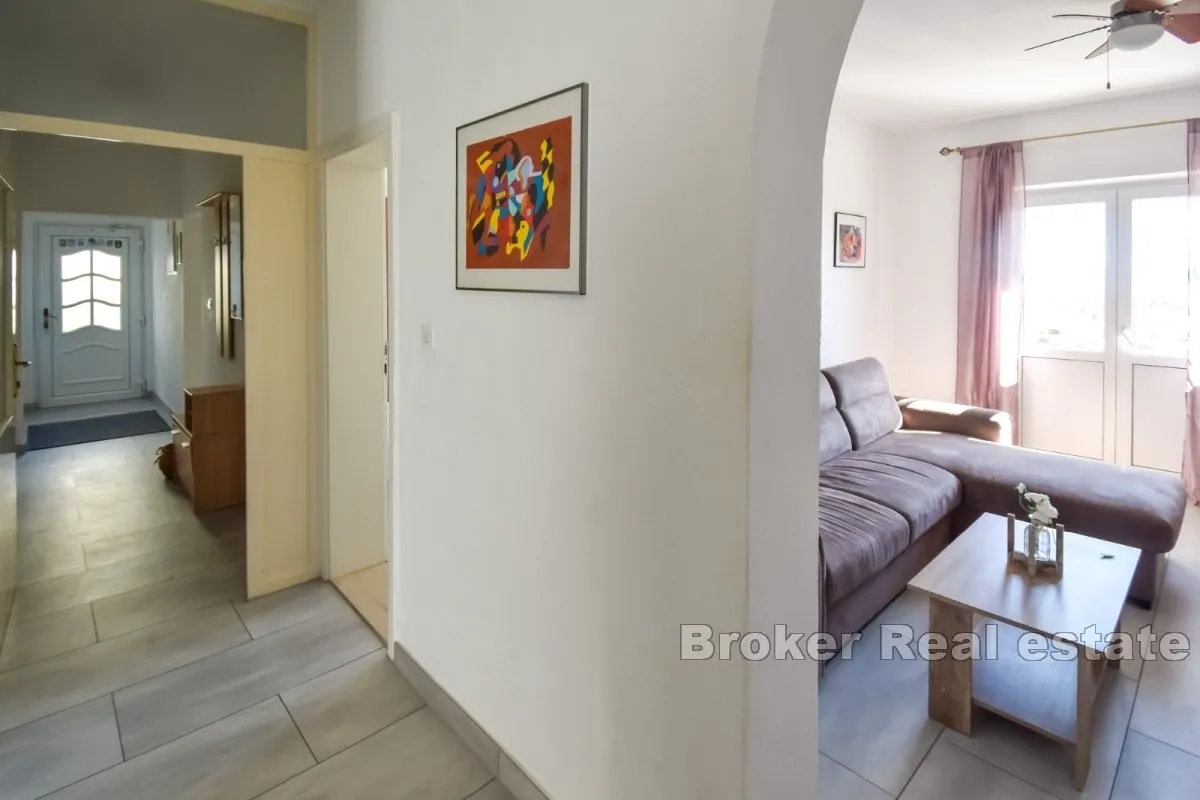 poslovno apartmanska kuca sa prekrasnim pogledom i blizinom mora - slika 12
