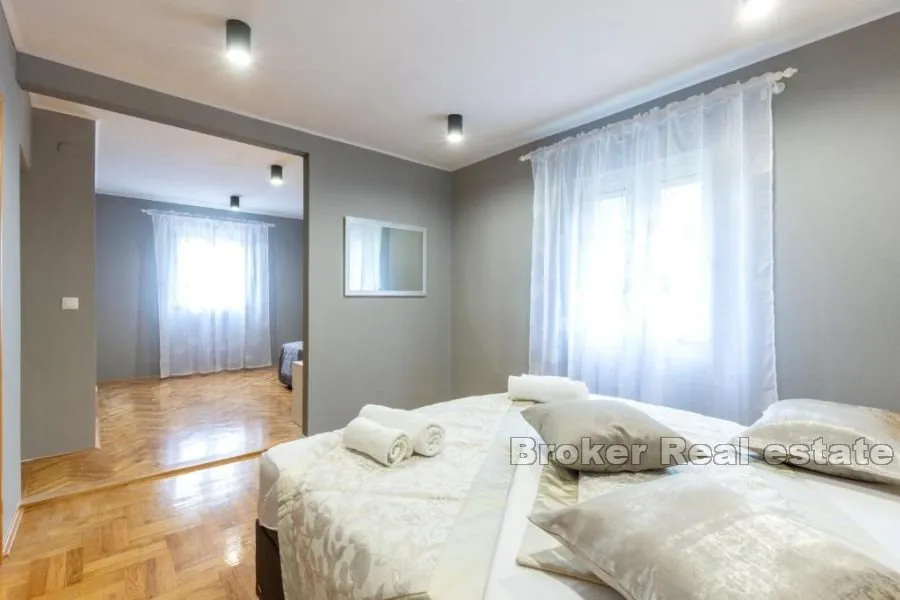 kuća s bazenom i pogledom na more - slika 9