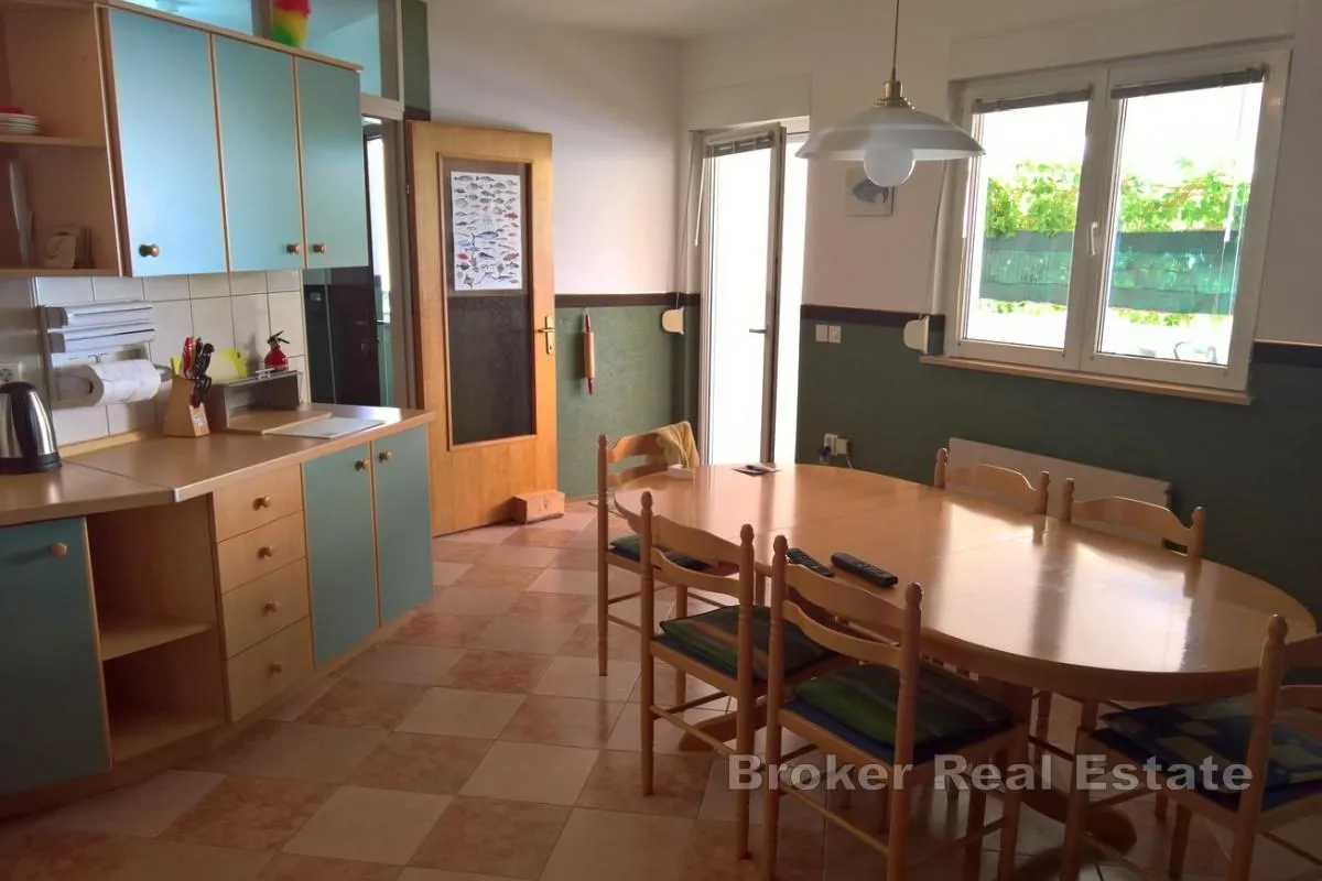apartmani u prvom redu do mora - slika 6