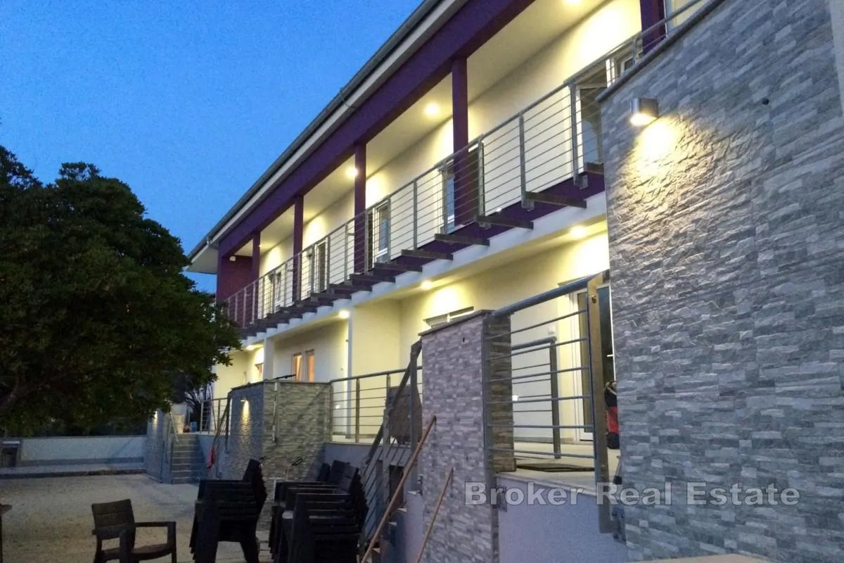 apartmanska kuća prvi red do mora - slika 8