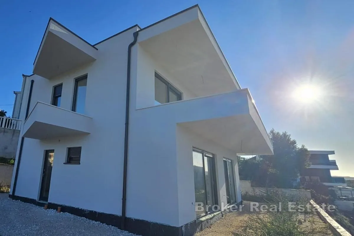 dvoetažna kuća s pogledom na more, u visokom roh bau stanju - slika 4