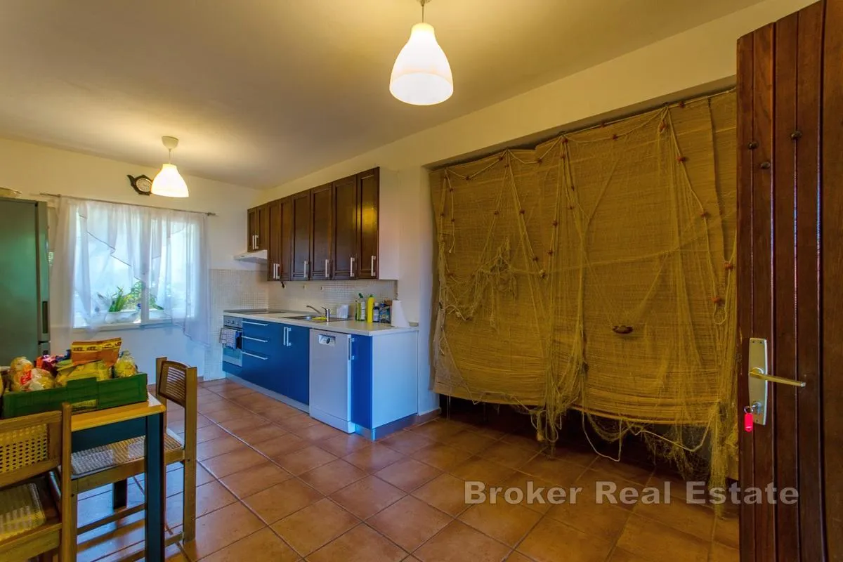 apartmanska kuća s bazenom - slika 15