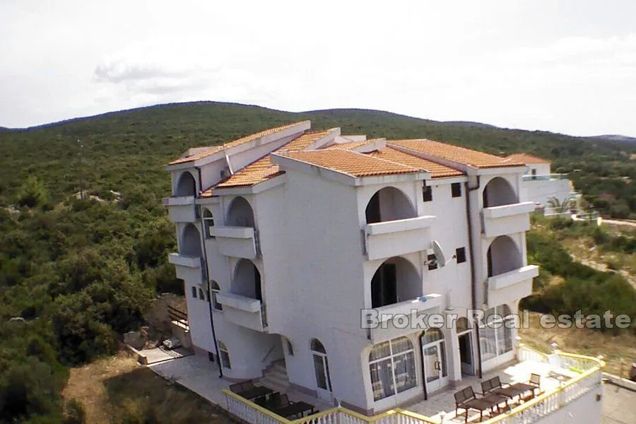 apartmanska kuća blizu mora - slika 2
