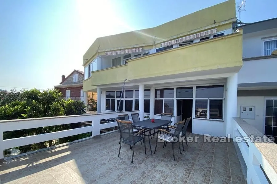 apartmanska kuća prvi red do mora - slika 3