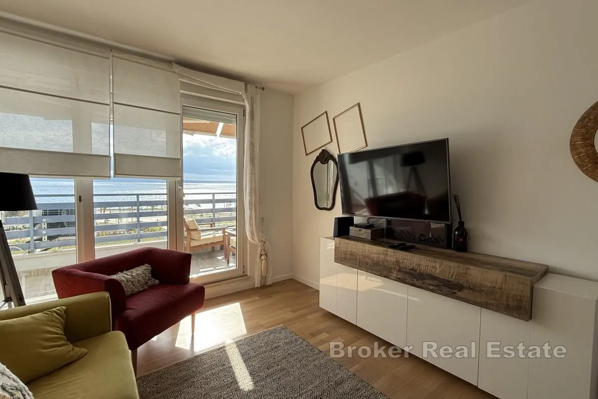 elegantni apartman s pogledom na more - slika 4