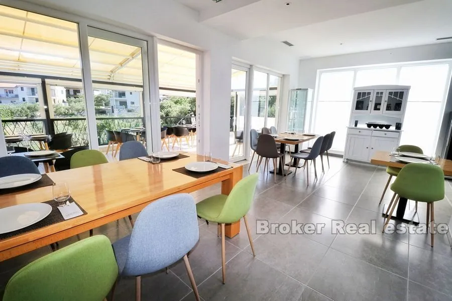apartmanska kuća sa restoranom - slika 6