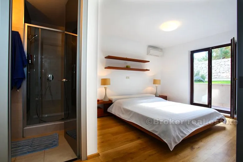villa smješten u lijepoj uvali, na prodaju - slika 15