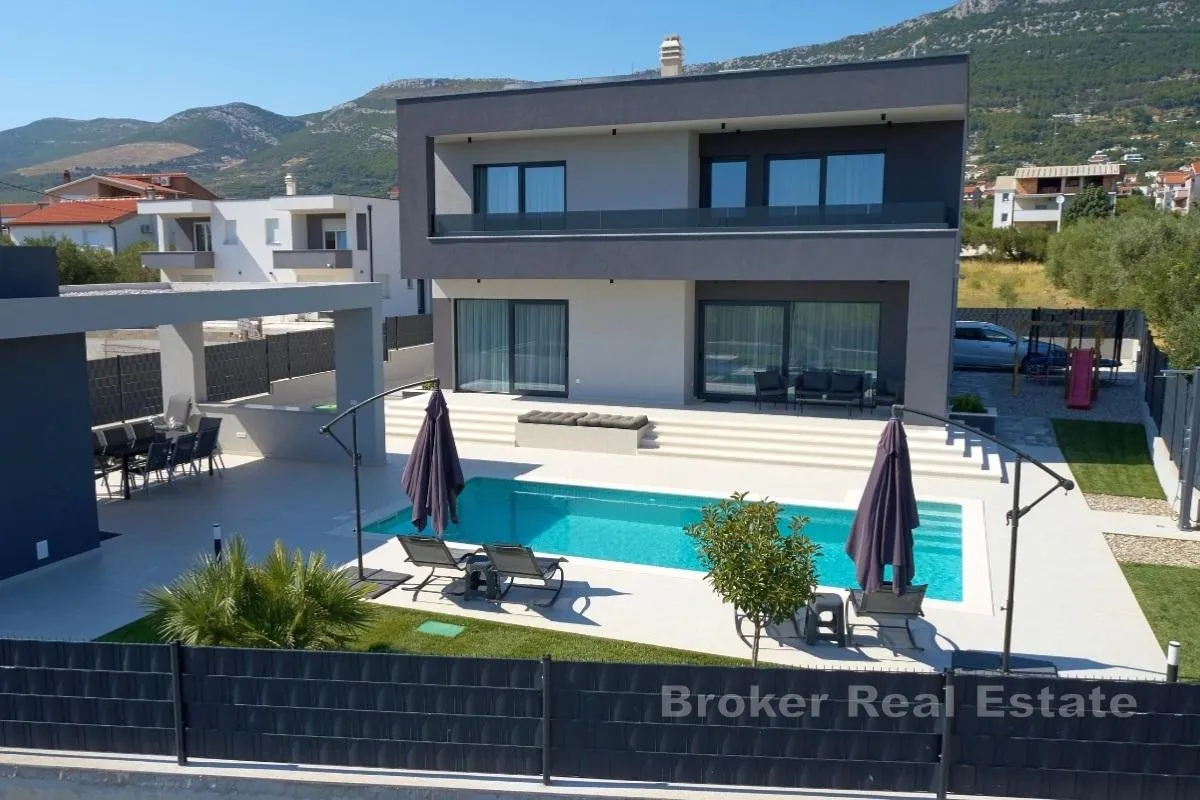 novoizgrađena villa s bazenom - slika 5