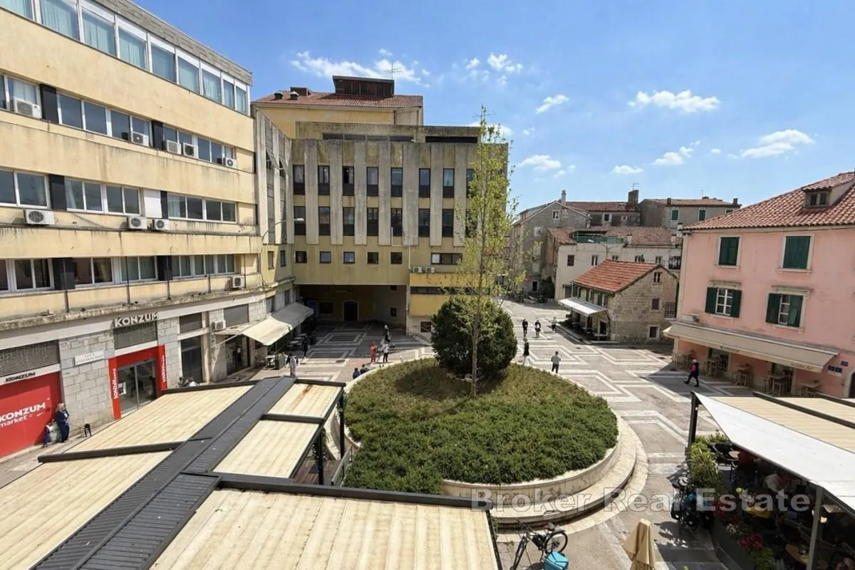 Stan za renovaciju na vrhunskoj lokaciji - Grad, Split grad
