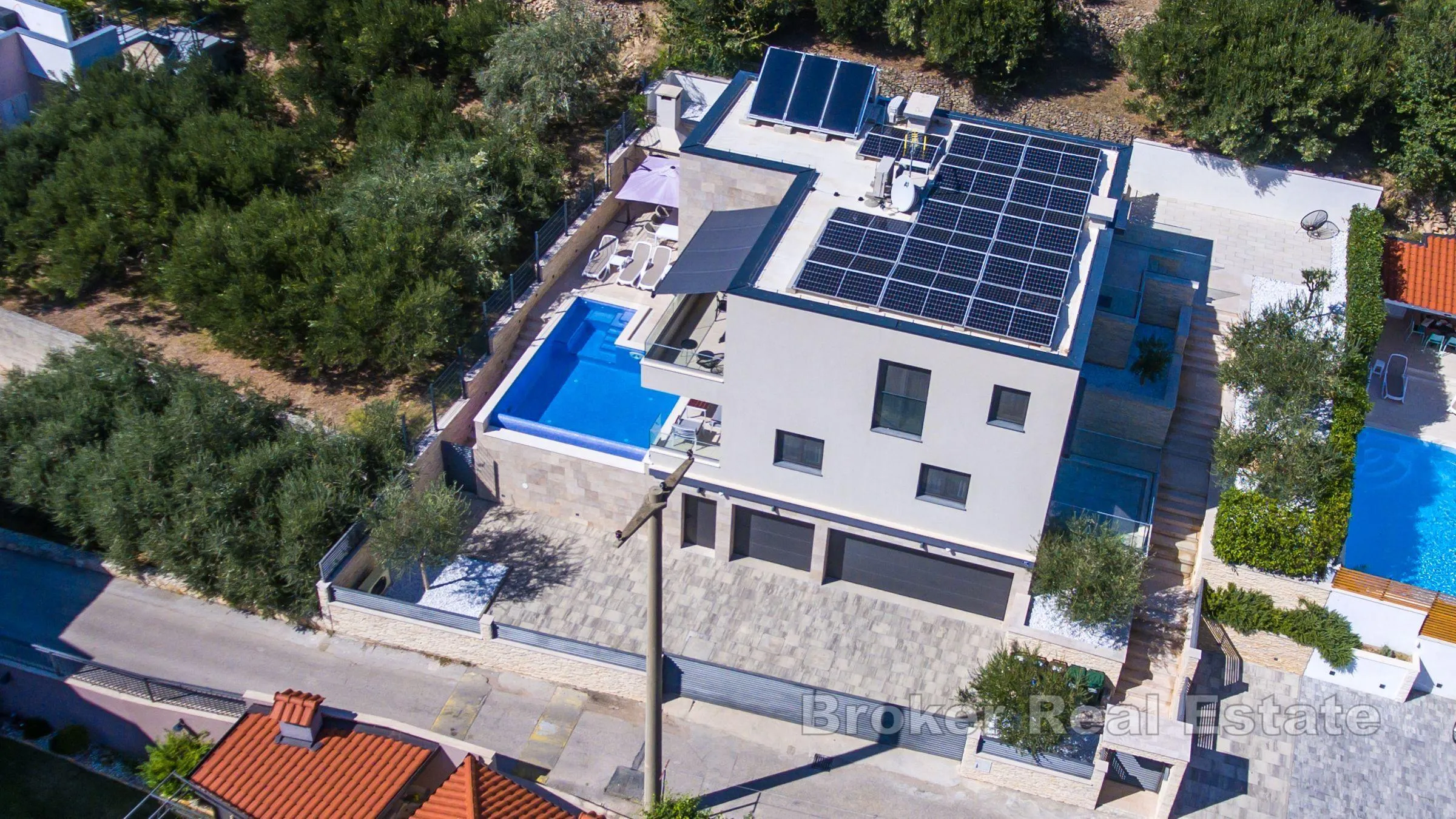 novoizgrađena vila sa bazenom - slika 19