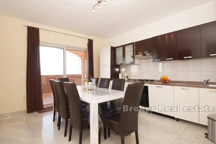 apartmanska kuća prvi red do mora - slika 13