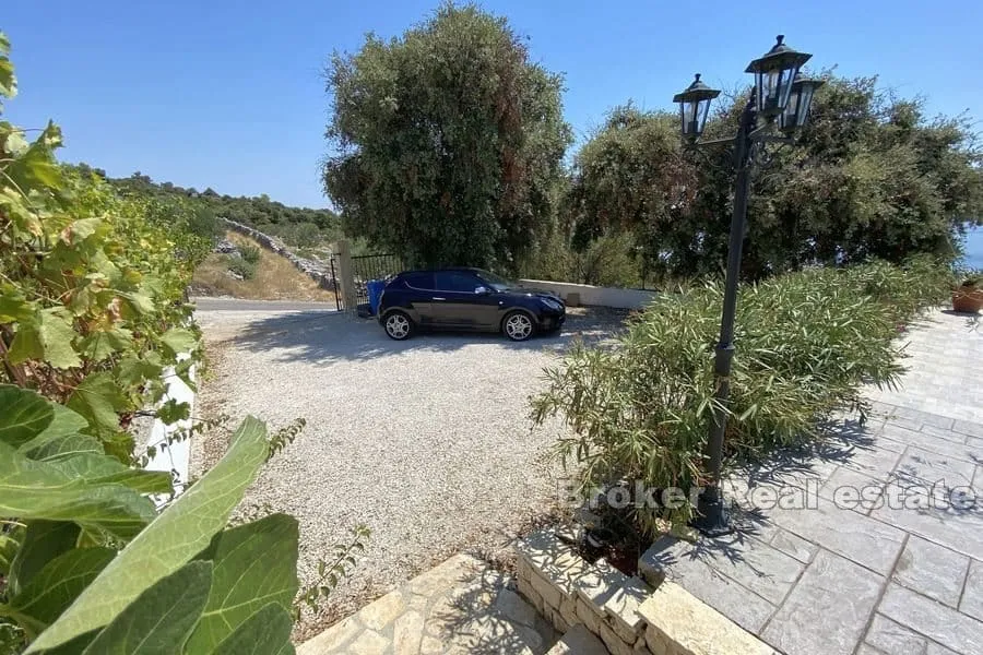 prekrasna kuća s bazenom i pogledom na more - slika 19