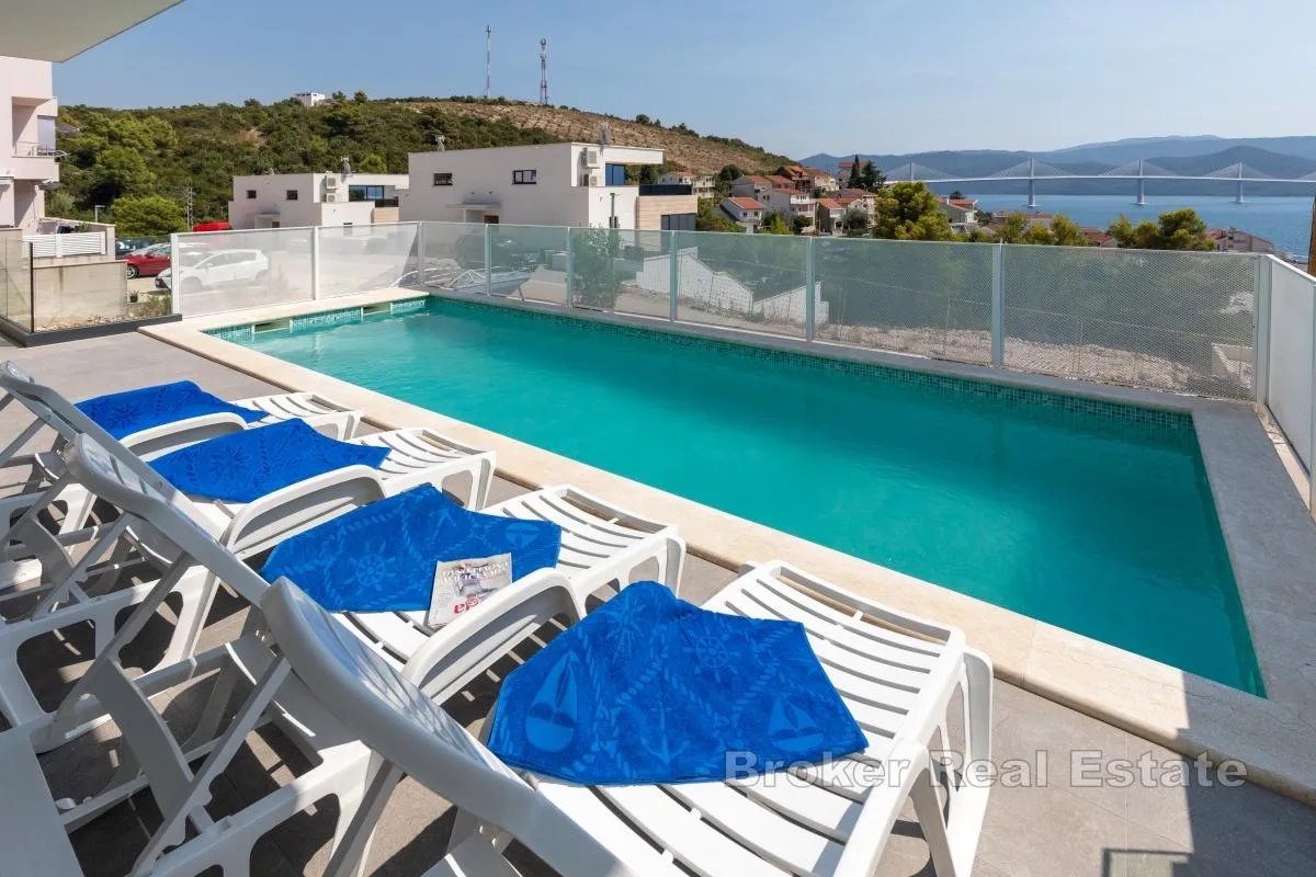 moderna vila s bazenom - slika 3