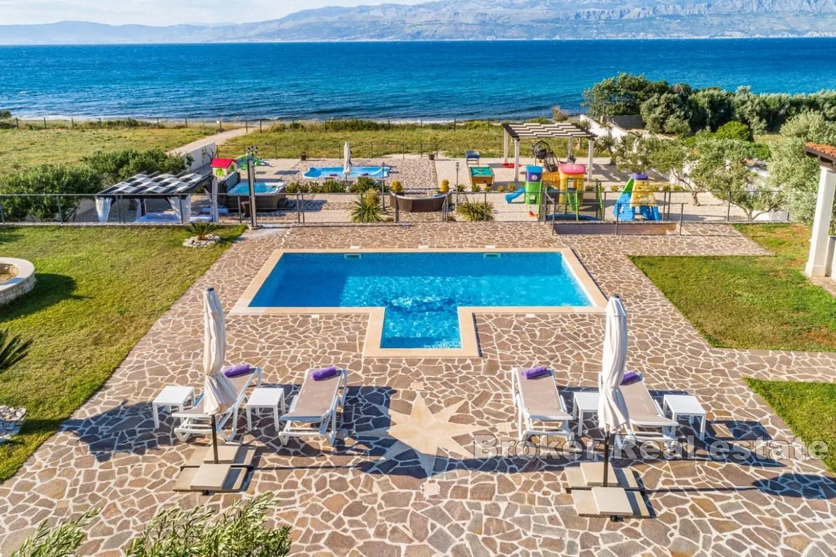 prekrasna vila, za najam - slika 1