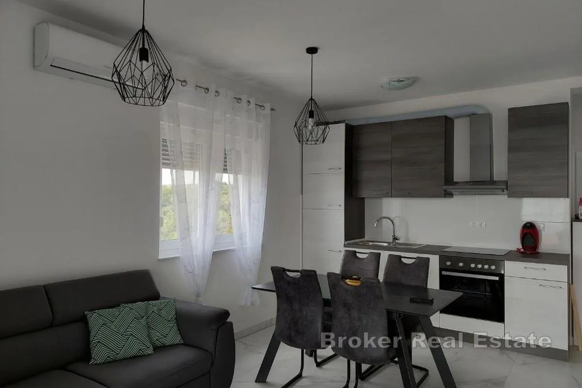 penthouse s otvorenim pogledom na more u prekrasnoj rogoznici - slika 4