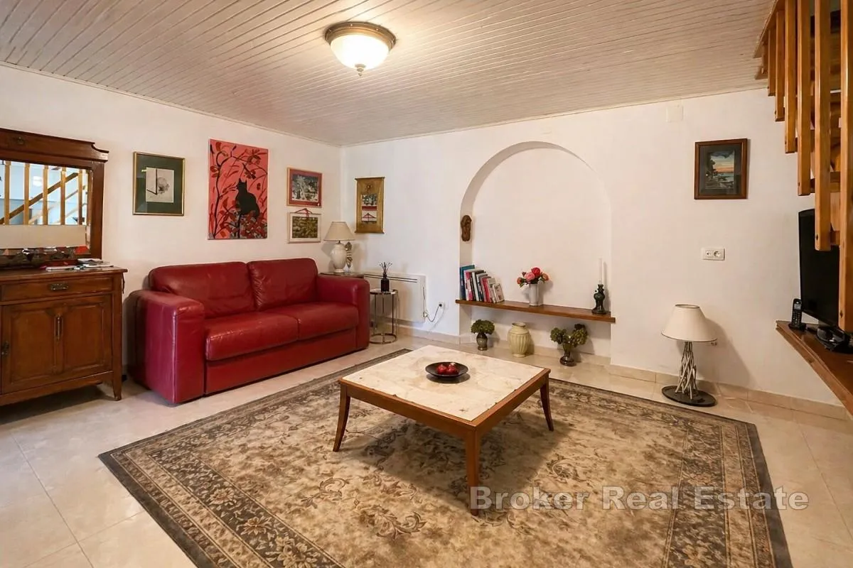 renovirana kamena kuća s vrtom - slika 3