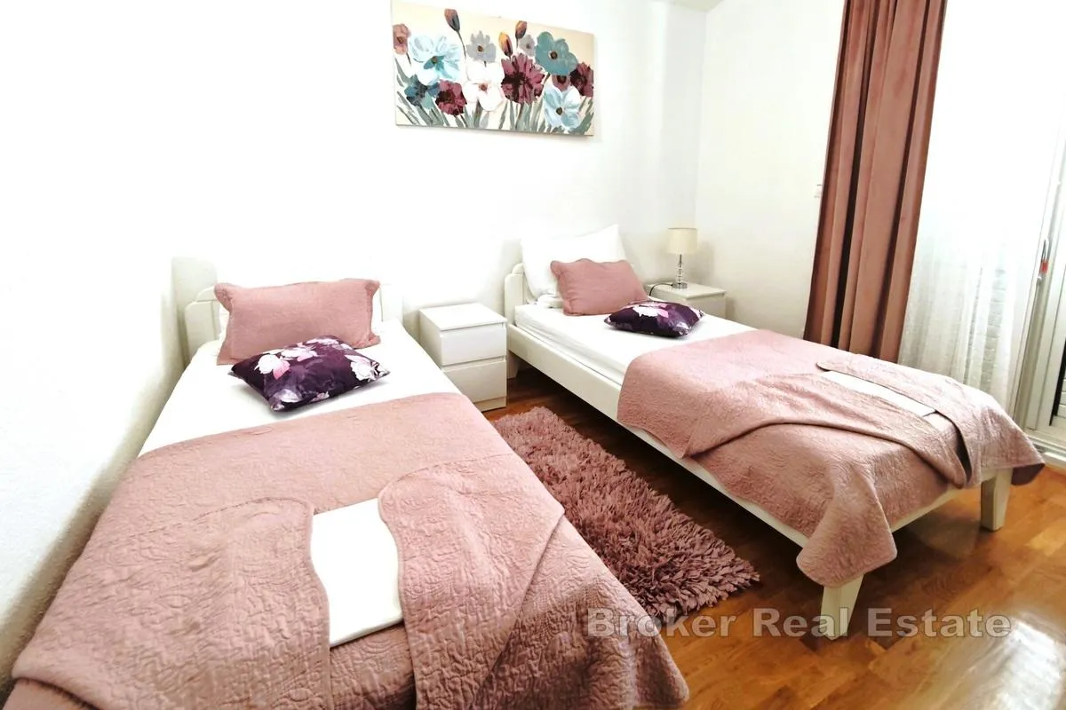 atraktivna apartmanska kuća s pogledom na more - slika 14