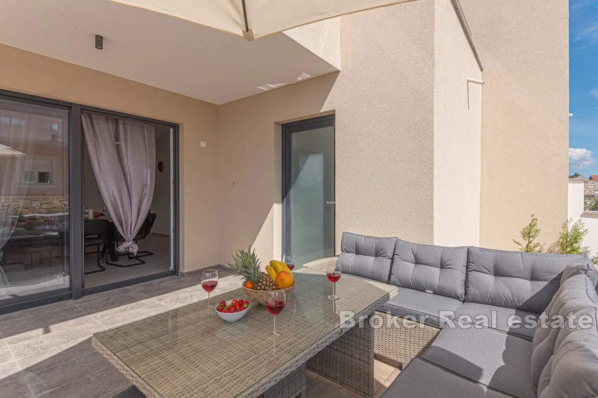 vila s bazenom - slika 18