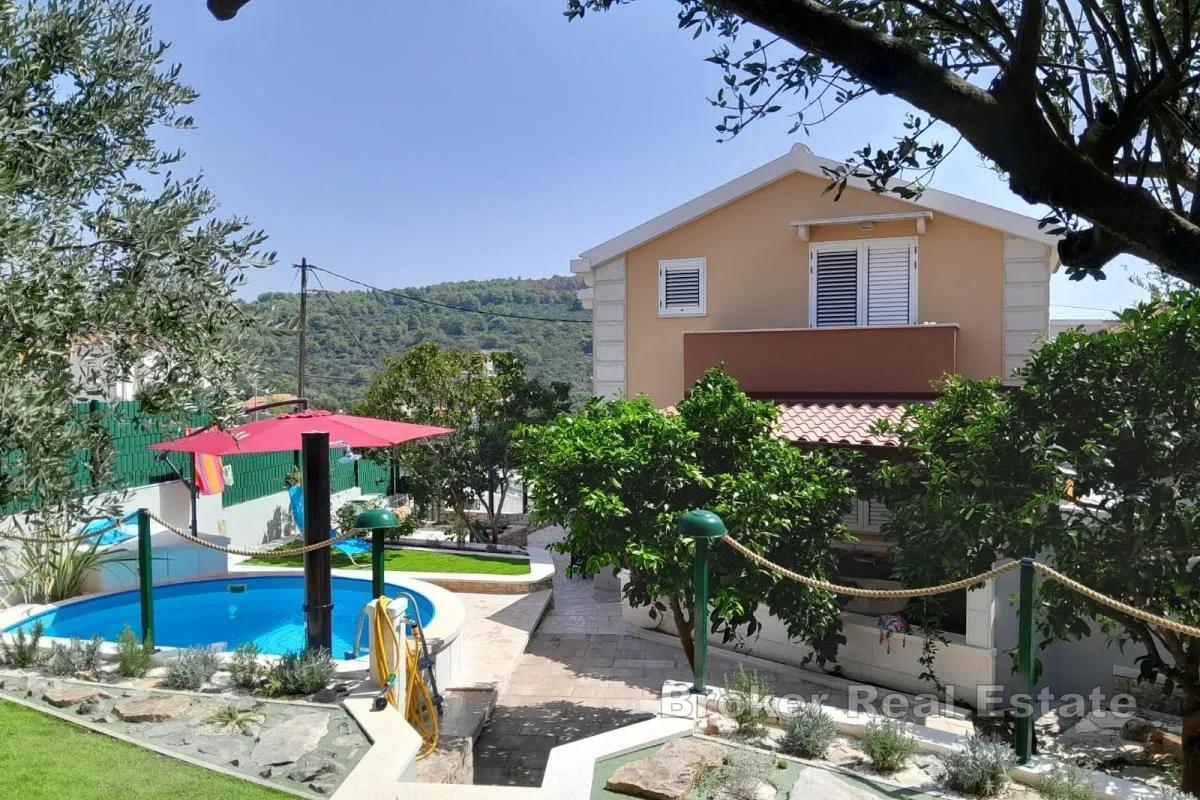 Obiteljska kuća u blizini mora - Žedno, Trogir