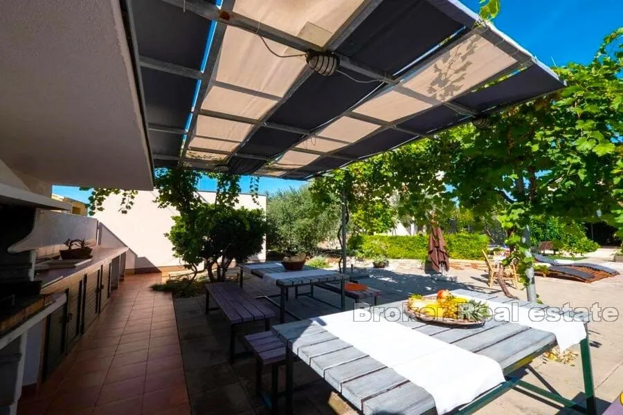 apartmanska vila s bazenom - slika 4