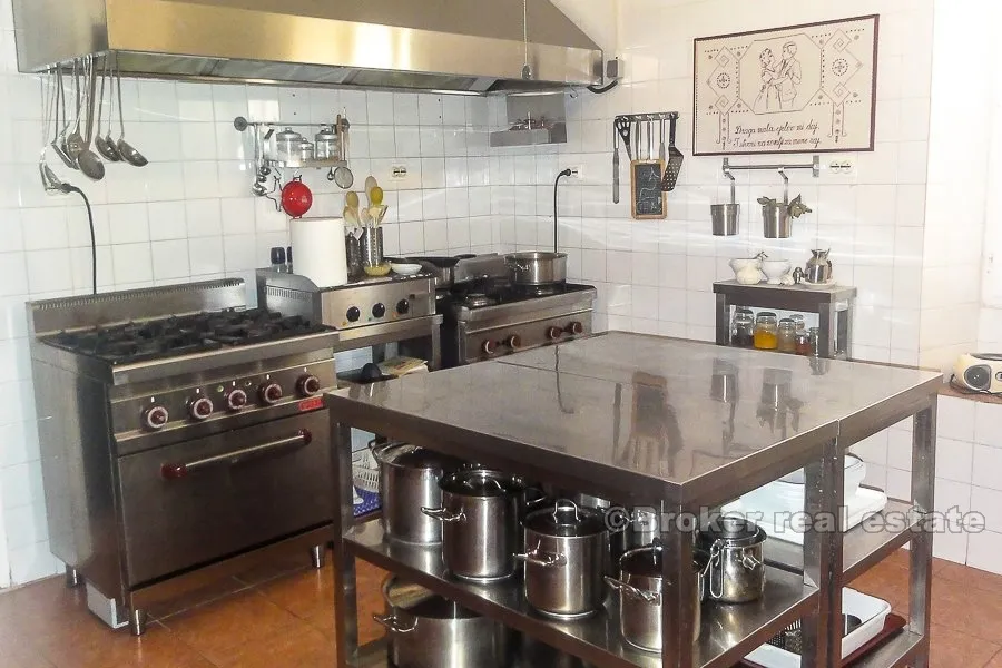 renovirana kamena kuća uz more, na prodaju - slika 14