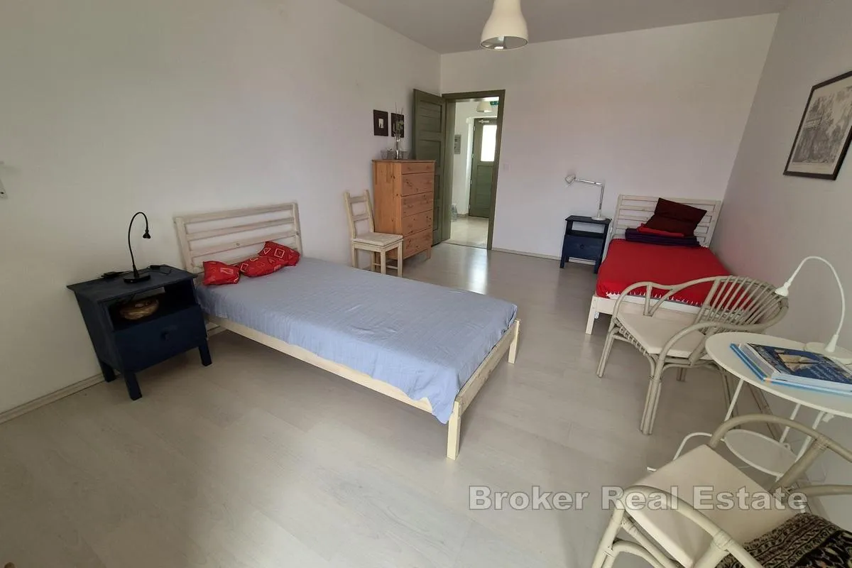 atraktivni apartman na tri etaže s pogledom na more - slika 9